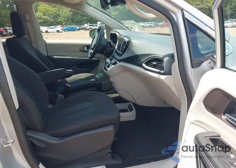 2023 Chrysler Voyager Lx z USA, uszkodzony, nr VIN 2C4RC1CG7PR606912